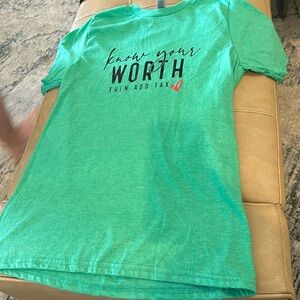 Gildan handmade brand new T-shirt vinyl with know your  worth then add tax